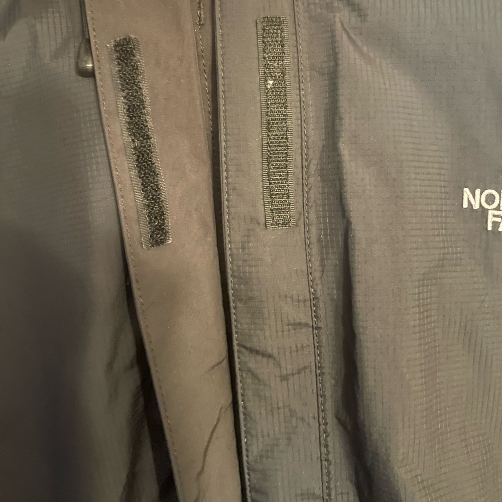 NWOT black North Face raincoat with hood Brand new worn a handful of times - Picture 5 of 10